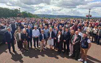 �������� protest outside Stormont over 'wild west' cattle cull 