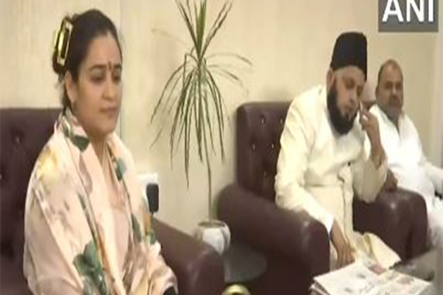 UP BJP leader Aparna Yadav meets Maulana Khalid Rasheed Farangi Mahali; extends wishes for 'Alvida namaz'