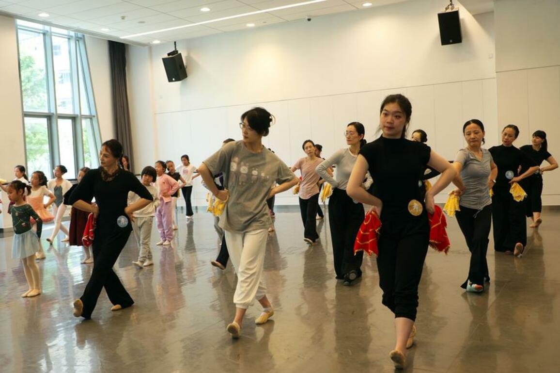 Culture|E China's Shanghai Develops Public Cultural Spaces