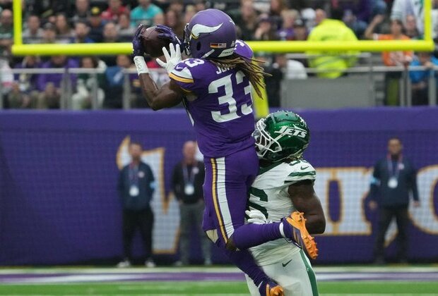 Vikings RB Aaron Jones week-to-week with hip injury