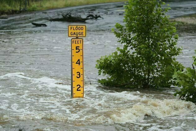 Why it can be hard to warn people about dangers like floods - communication researchers explain the role of human behavior