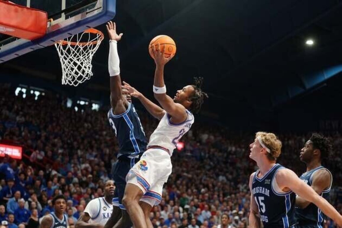 Top 25 roundup: No. 14 Kansas captures Big 12 showdown with No. 13 BYU