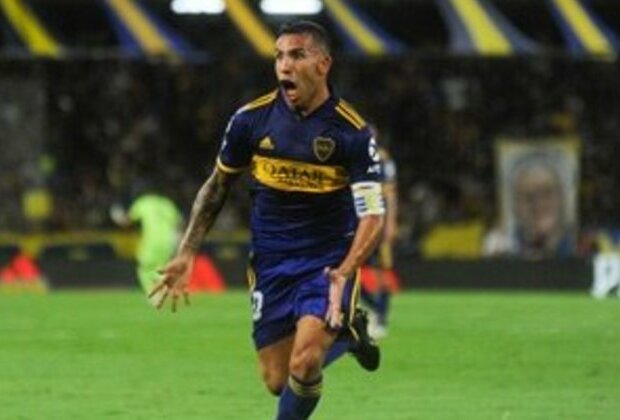 Tevez fires Boca to Argentine title after &#039;lucky&#039; Maradona kiss