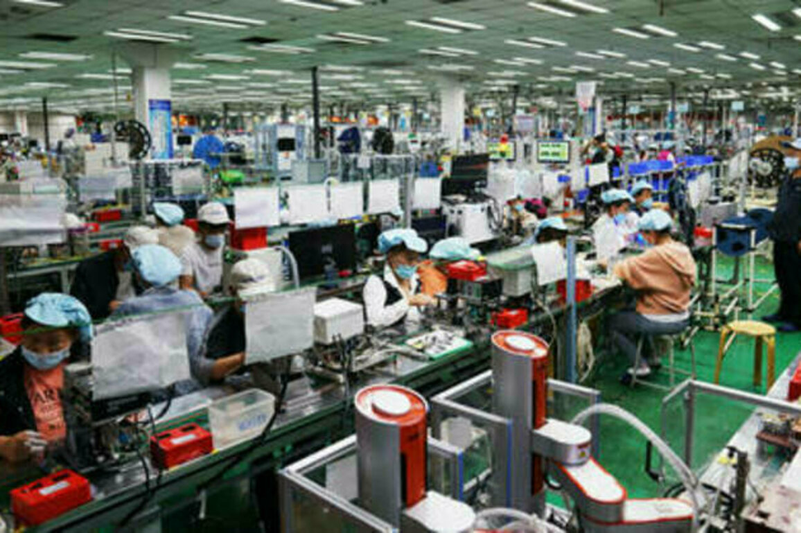 Apple staged emergency iPhone airlift from India - media