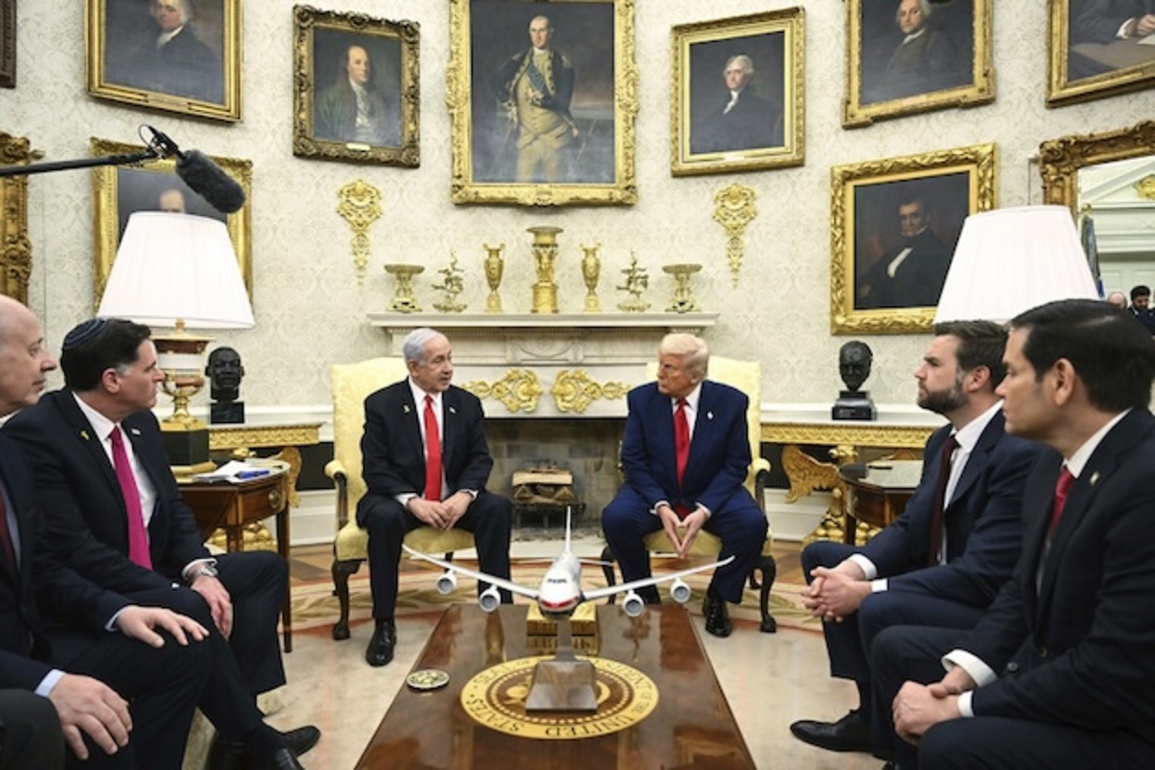 U.S. bans Palestinians as Israeli settlers eye West Bank, Gaza