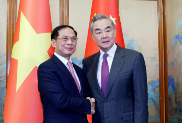 China, Vietnam vow to maintain high-level exchanges, cooperation