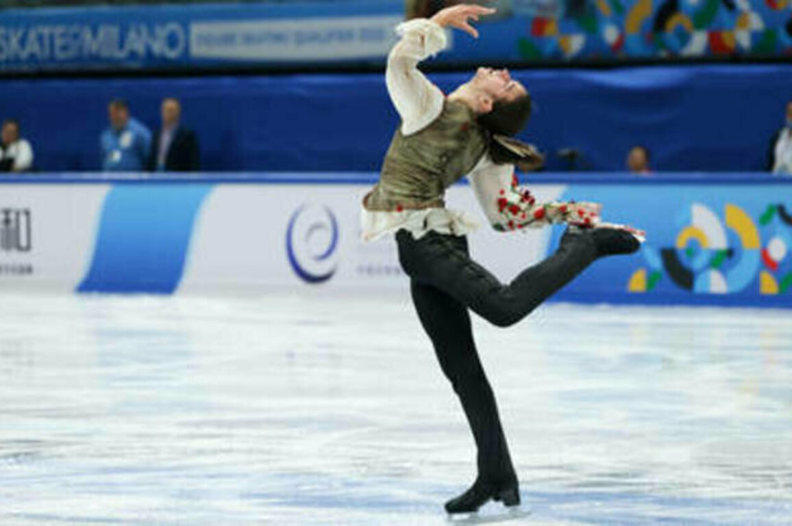 Russian figure skaters win Olympic qualifiers (VIDEOS)