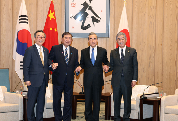 JAPAN-TOKYO-PM-CHINA-JAPAN-ROK-FMS-MEETING