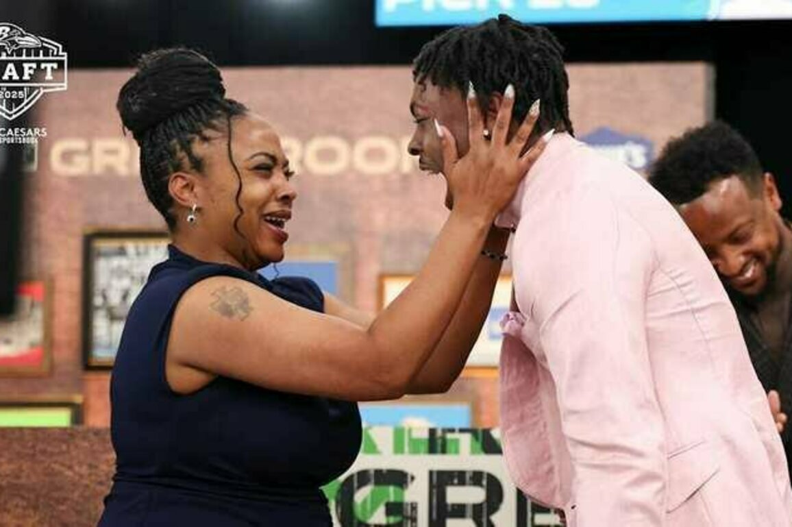 Five Things to Know About Malaki Starks, From His Mom