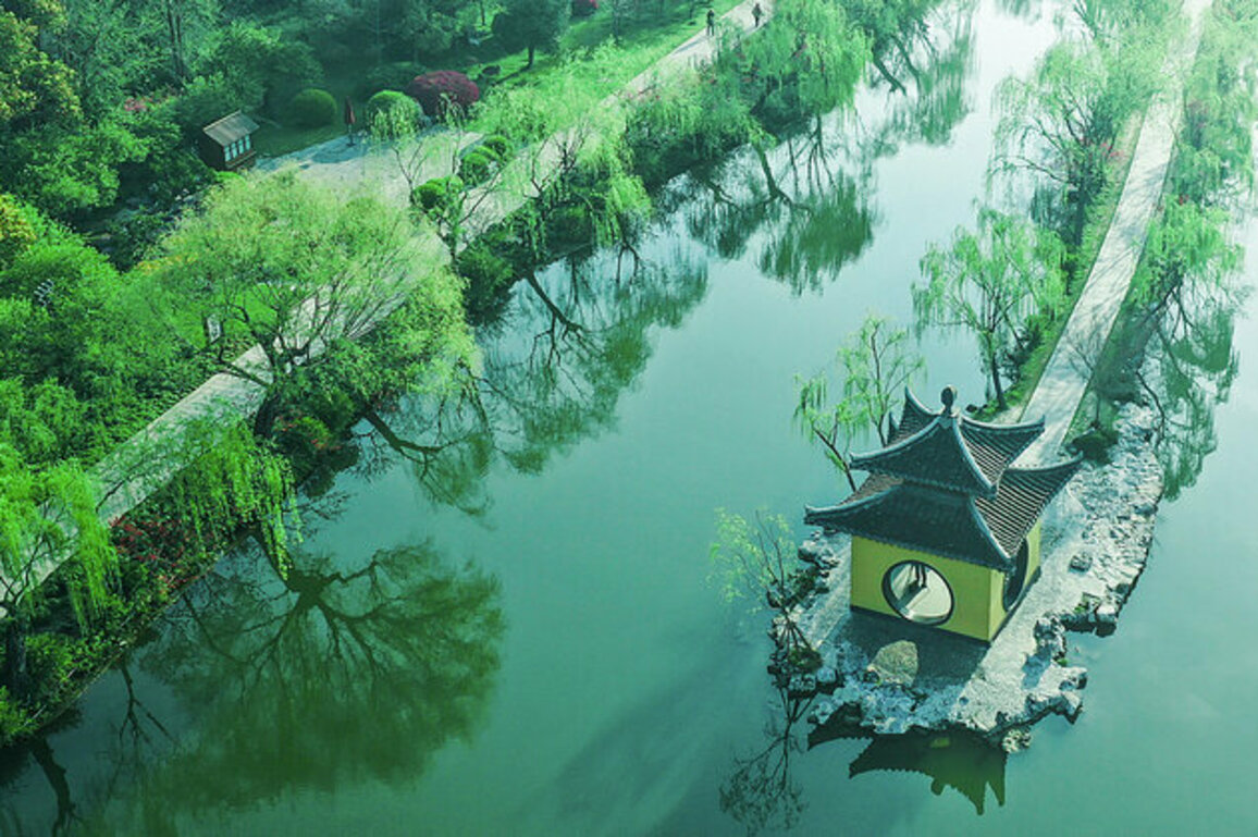 How climate shapes daily life in China and Malaysia