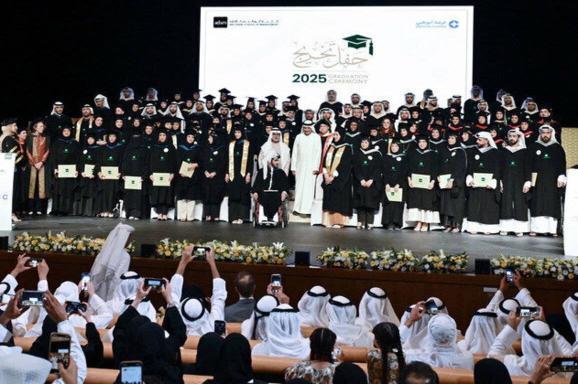 Nahyan bin Mubarak witnesses graduation of 117 students from Abu Dhabi School of Management