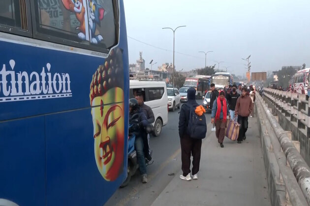 Nepal: Thousands of voters head for home from Kathmandu as poll day draws close