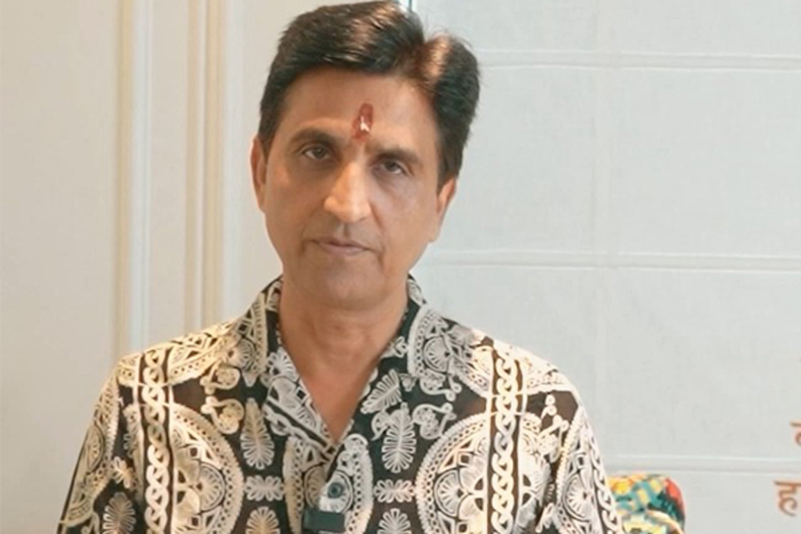 Poet Kumar Vishwas urges news channels, broadcasters to not run "unverified", "unauthorised" news amid rising India-Pakistan tensions