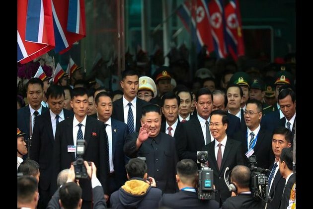 Kim reaches Vietnam, receives red carpet welcome