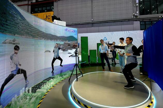Chinese urbanites fit workouts into busy schedule