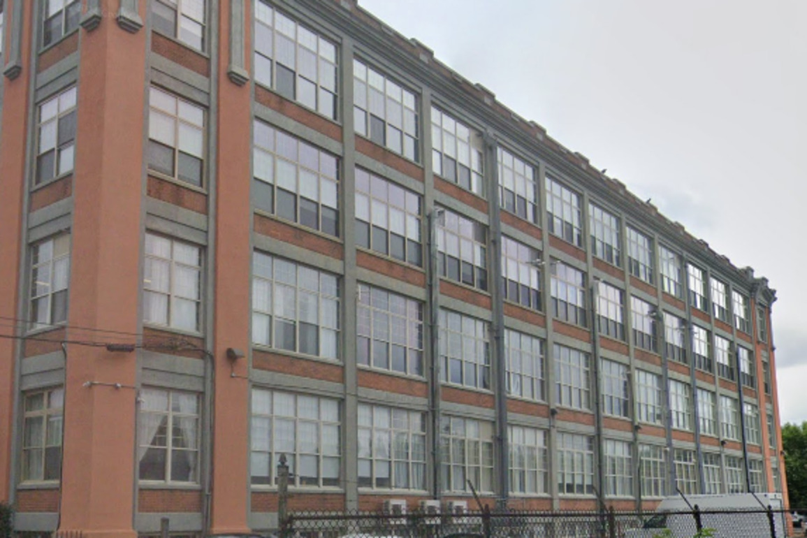 The FCC Warns Landlord To Silence An FM Radio Pirate