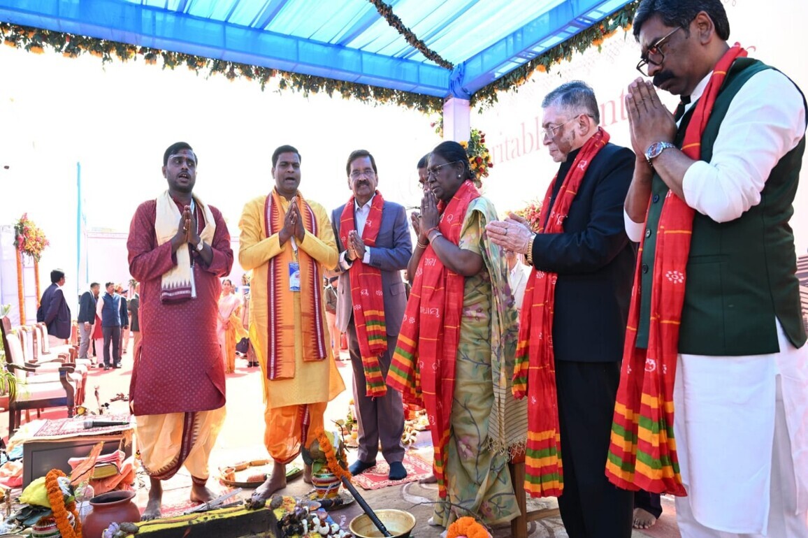 President Droupadi Murmu participates in Bhoomi Pujan ceremony of Shri Jagannath temple in Jamshedpur