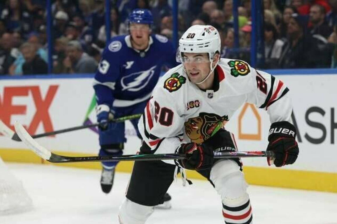 Ryan Donato nets last-minute winner as Blackhawks edge Lightning