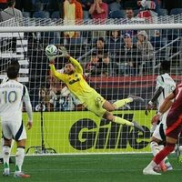 After key saves by both keepers, Toronto FC and Revolution settle for draw