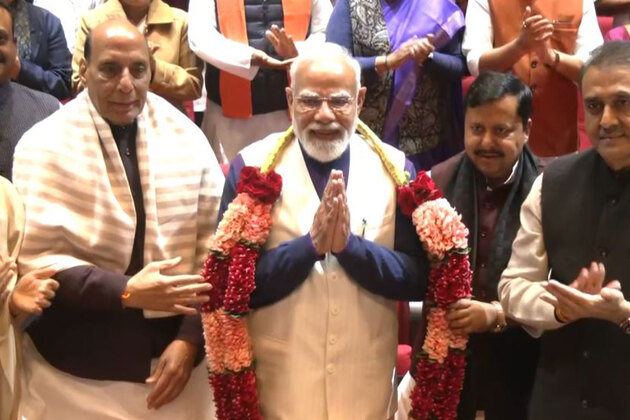 MPs felicitate PM Modi for India-US trade agreement at NDA Parliamentary party meeting