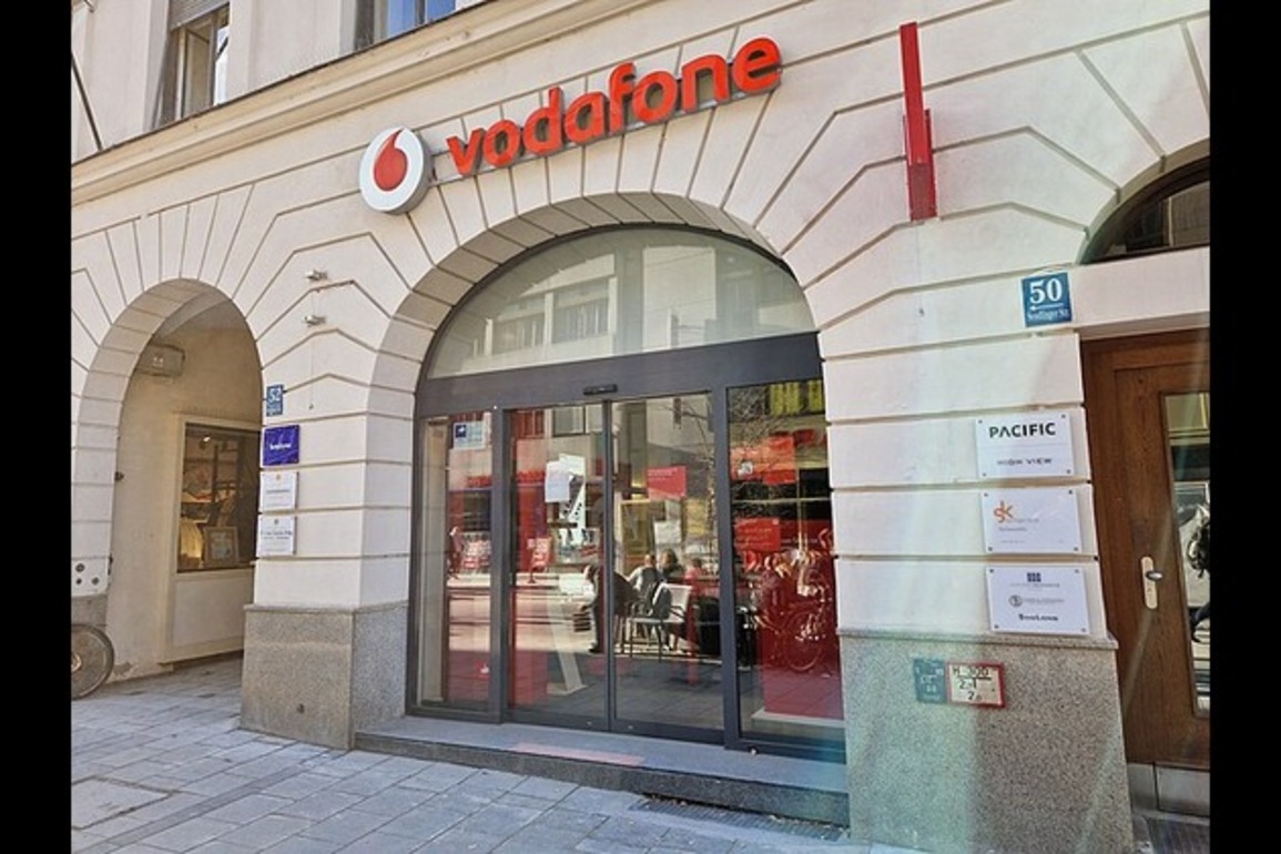 Vodafone upgrades forecast, boosts dividend after merger lift