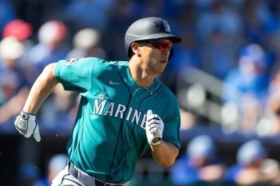 Mariners place Rob Refsnyder on paternity list, promote Patrick Wisdom