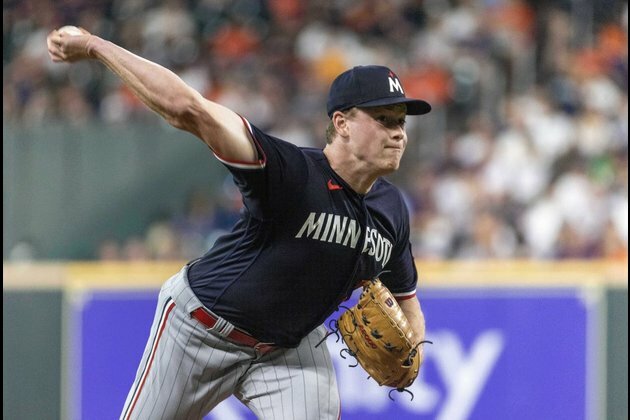 Twins blast Astros in rubber match of 3-game set