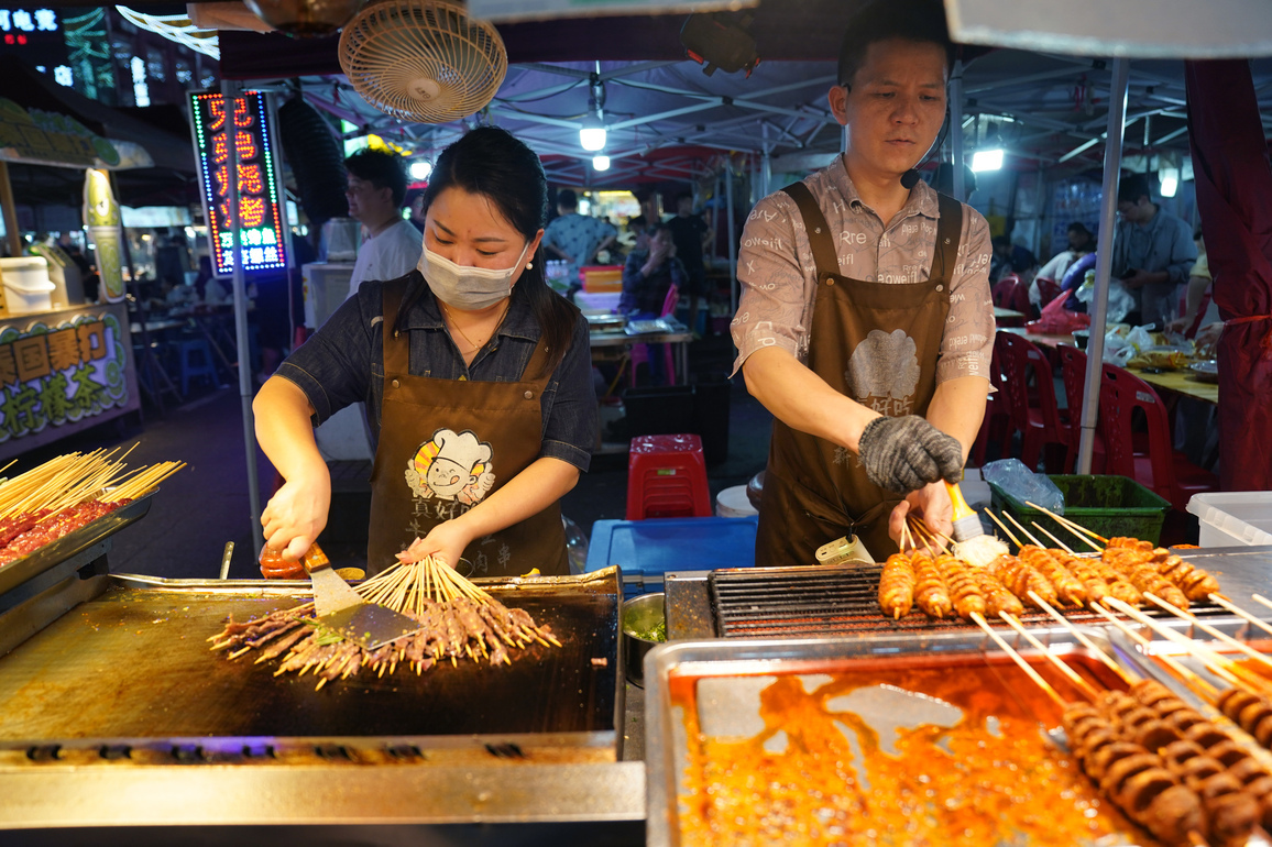 EconomyInFocus | Red-hot secrets of a viral night market in Jiangxi