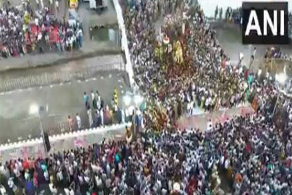 Chithirai festival: Lord Kallazhagar makes grand entry into Vaigai river in TN's Madurai