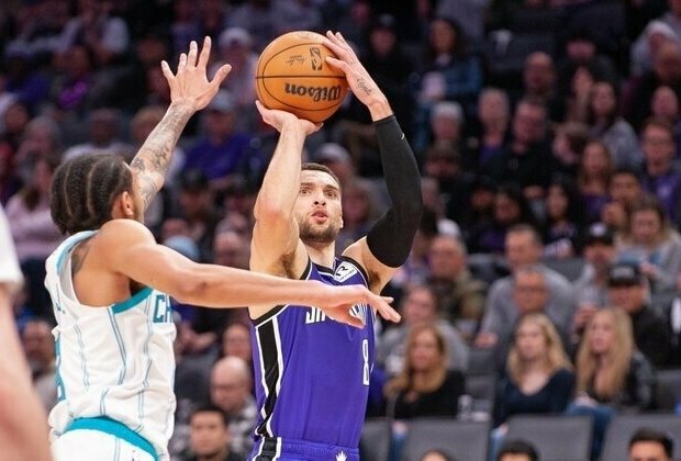 Zach LaVine has season-high 42 to lead Kings to rout of Hornets