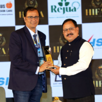 Yogesh Walawalkar Honored with HIFAA Award for Transformative Work in Healthcare Branding and Social Impact
