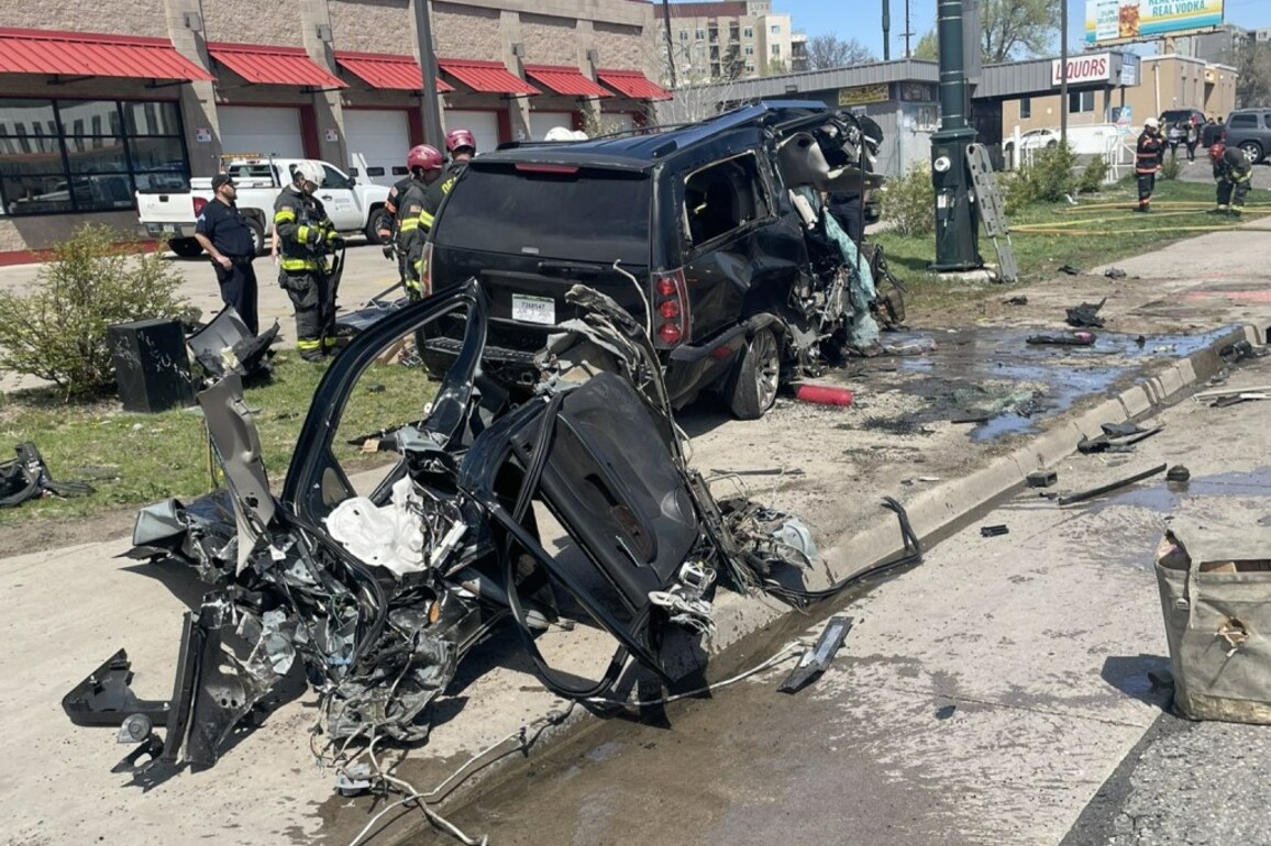 2 people injured in crash on Federal, Denver police say