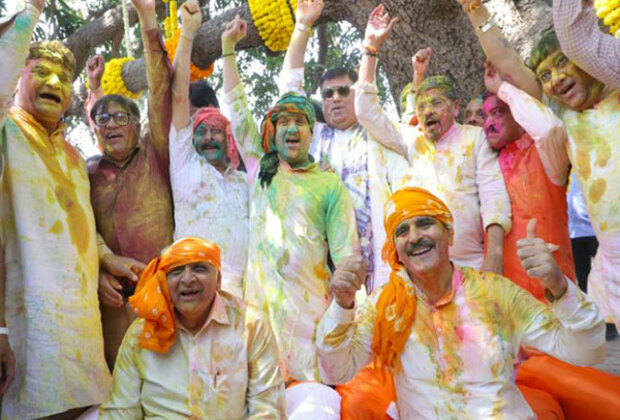 Gujarat CM Bhupendra Patel, Speaker Shankarbhai Chaudhary, ministers, and MLAs celebrate Holi festival