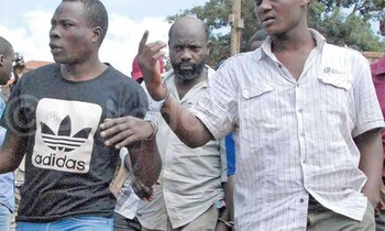 Abamu ku bavubuka abaakwatibwa ku misango gy’okuwamba abawala n’okubatta nga batuusiddwa ku kkooti ya LDC e Makerere. Abamu ku bavubuka abaakwatibwa ku misango gy’okuwamba abawala n’okubatta nga batuusiddwa ku kkooti ya LDC e Makerere.