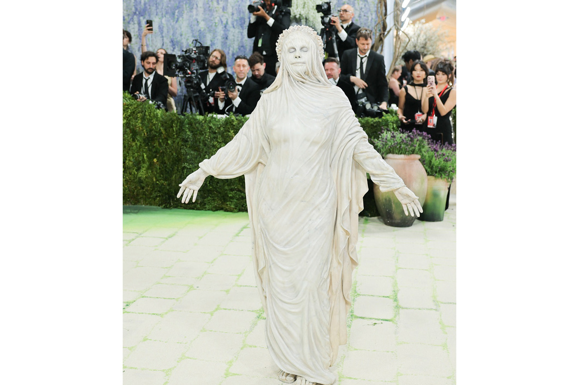 Heidi Klum turns into live statue at Met Gala 2026