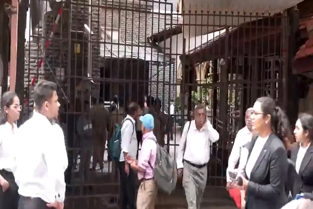 Bombay High Court recieves bomb threat, staff members vacate premises