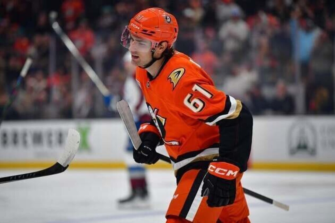 Ducks F Cutter Gauthier leaves with upper-body injury