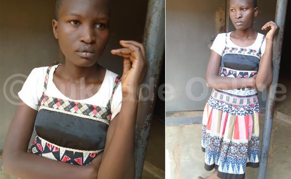 Omuwala ng'agumbye ku Poliisi e Iganga. EBIF: IVAN WAKABI Omuwala ng'agumbye ku Poliisi e Iganga. EBIF: IVAN WAKABI