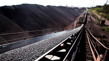 Produção de minério de ferro empilhado correia transportadora