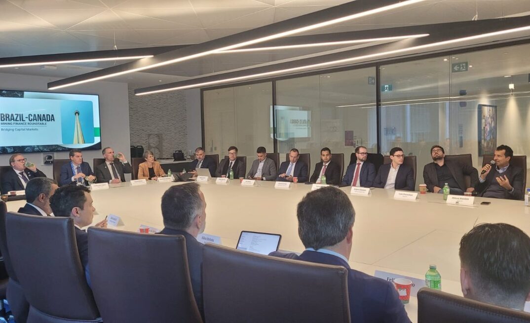 Paulo Cesário, presidente do Ibram, fala em mesa-redonda na PDAC 2026