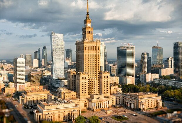 How did a Stalinist skyscraper appear in... the capital of Poland