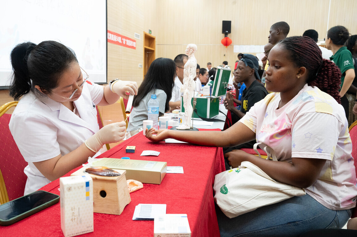 MOZAMBIQUE-MAPUTO-CHINESE MEDICAL TEAM-CONFUCIUS INSTITUTE-FREE CLINIC