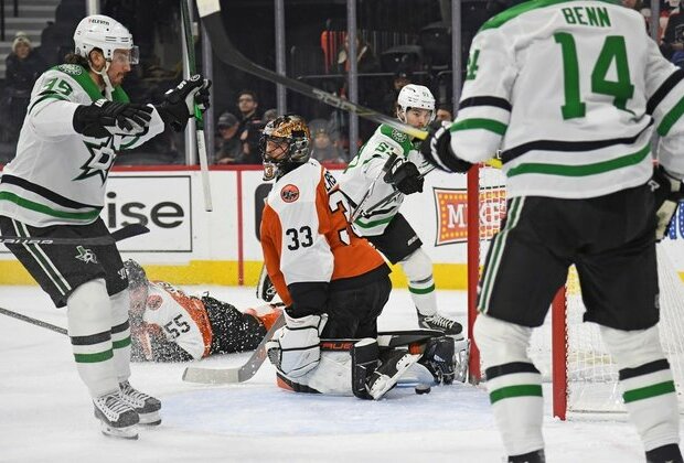 Streaking Stars blow out skidding Flyers