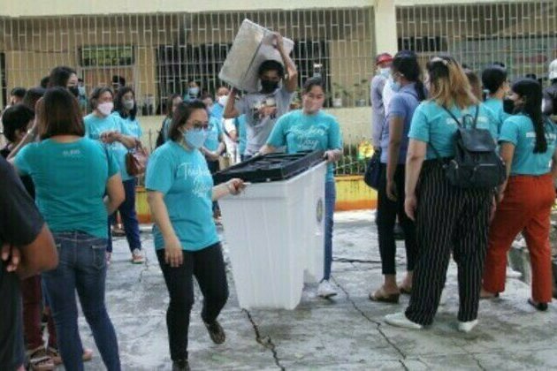 Comelec eyes OT pay for poll workers in areas with faulty VCMs
