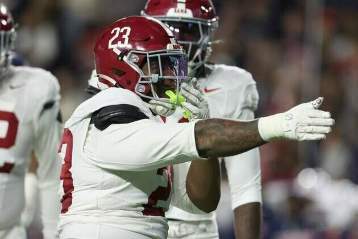 No. 10 Alabama blows lead but beats Auburn to play for SEC title