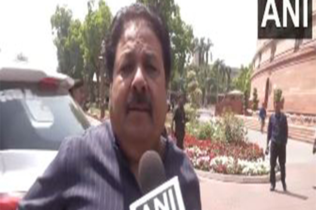 "Clear violation of Constitution": Congress MP Rajiv Shukla opposes Waqf Amendment Bill