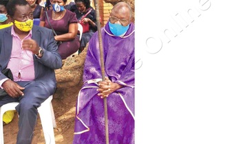 Fr. Nyombi (ku kkono), n’abamu ku batuuze. Fr. Nyombi (ku kkono), n’abamu ku batuuze.
