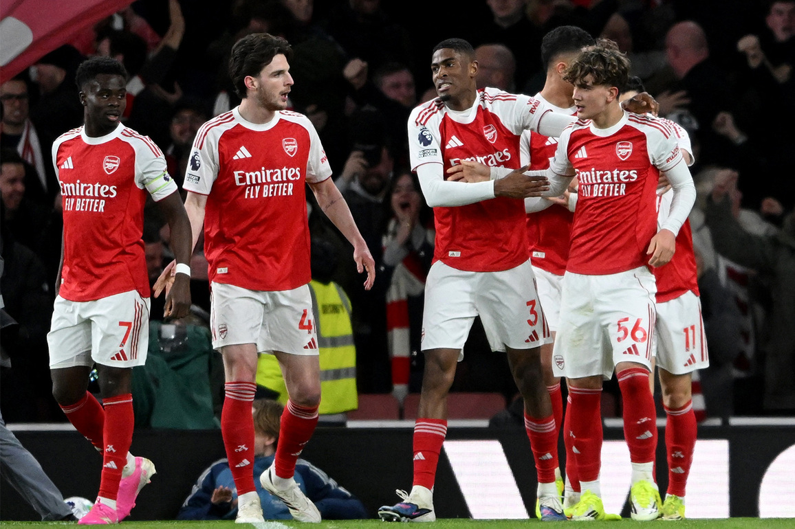 Arsenal extend lead; Newcastle stun Chelsea in Premier League