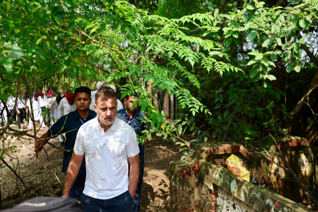 Rahul Gandhi visits flood-affected areas of Punjab, takes stock of relief efforts