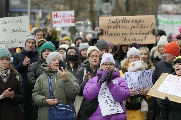 EU state&#039;s residents protest Russia border closure